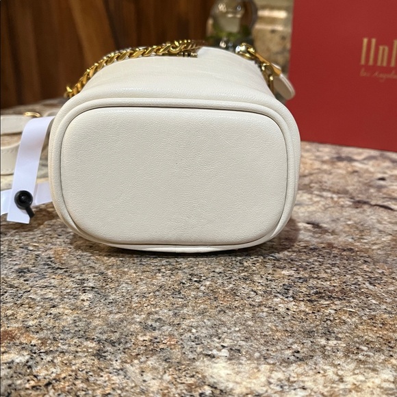 llnllm- NEW MINI LEATHER CROSSBODY/ CHAINBOX - Picture 6 of 7